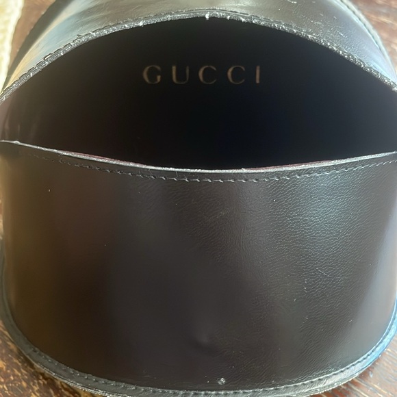 Gucci Black Leather Accessory with Gold Detail - Picture 3 of 5